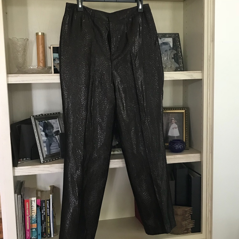 Snakeskin Ellen Tracy size 14 slacks, Brown.